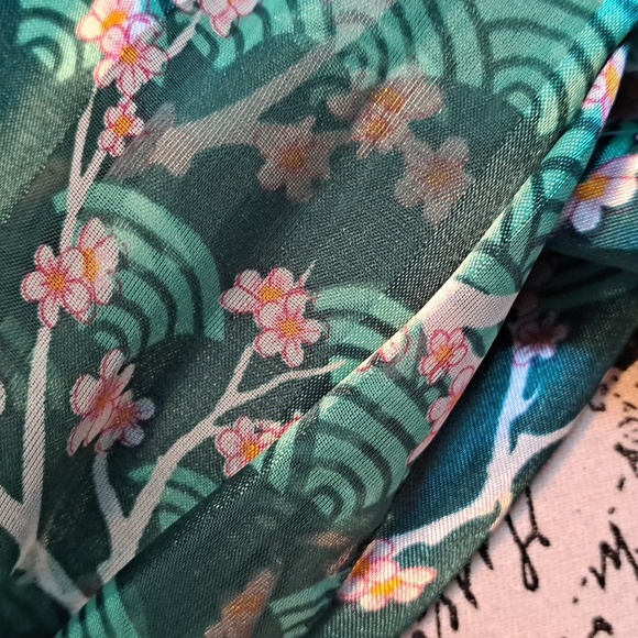 Beautiful!! Made in Korea scarf - Picture 11 of 11